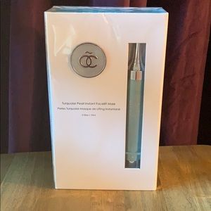 Turquoise Pearl Instant Facelift Mask